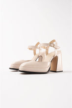 Load image into Gallery viewer, MALASANA Leather Pumps - off white
